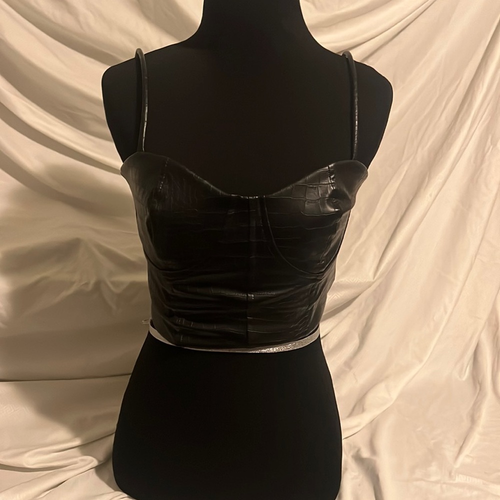 Express Body Contour Croc Faux Leather
Square Neck Cropped Tank